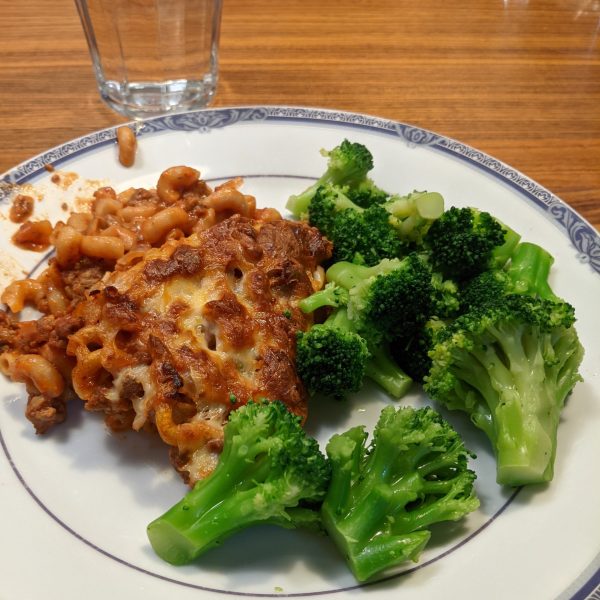Macaroni à la viande et au fromage