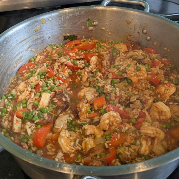 Paella aux crevettes et au poulet